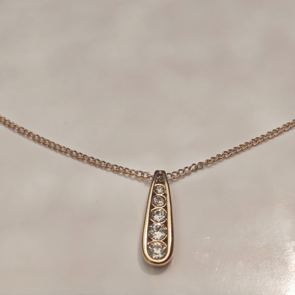 Gold Tone Teardrop Pendant Necklace Clear Graduated Crystal 28 Inch Curb Chain